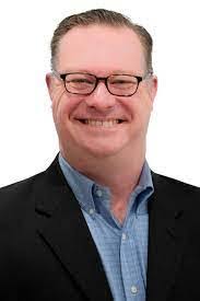 Robin Kluck's Instagram, Twitter & Facebook