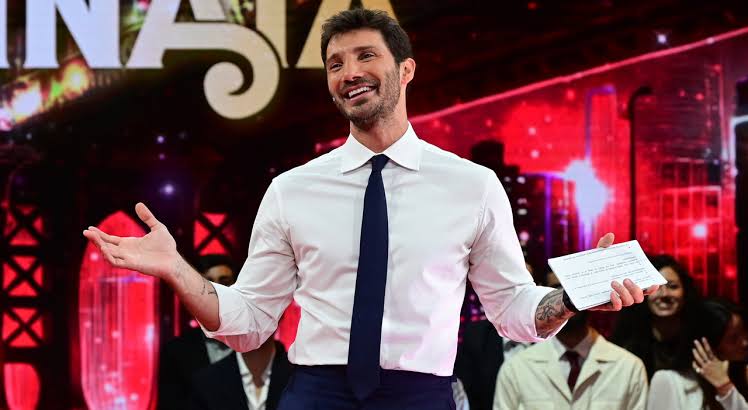 Stefano De Martino conquista la prima serata: a maggio una puntata speciale  e il possibile prolungamento di Affari Tuoi