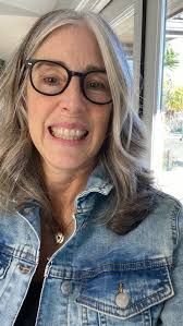 What a beautifully poetic connection between blue hues and Neil Diamond’s  soothing voice ☺️🩵💙There’s something undeniably calming about both,  whether it’s the deep richness of denim or the resonance ...