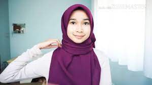 Tudung bawal tutorial seperti pakai shawl sara fiona pleated. Cara Pemakaian Tudung Bawal Yang Labuh Scarvesbyjelitaa