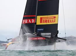 Terza fra le barche di classe ac75 sinora lanciate, la luna rossa costruita a nembro e vista scendere in acqua a cagliari si mostra molto diversa da emirates team new zealand e da american. Luna Rossa Ineos 4 0 In Prada Cup Italiani Sempre Piu Vicini Alla Coppa America Corriere It