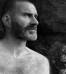 F iso 100 f8 1/200 https://www.instagram.com/jehannedechampvallon/