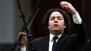 As an internationally renowned symphonic and operatic conductor, gustavo dudamel is motivated by a profound belief in music's. Stardirigent Gustavo Dudamel Kritisiert Regierung Politik Sz De