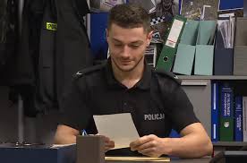 Mecenas jest w tym odcinku postacią negatywną. Policjantki I Policjanci Obsada 2020 Aktorzy I Bohaterowie Serialu Eska Pl