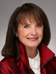 Jennifer Bell's Instagram, Twitter & Facebook