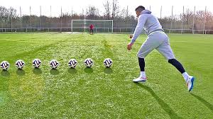Teknik dasar pada permainan sepak bola memiliki pengertian mengenai cara bermain yang harus dilakukan. 8 Teknik Dasar Permainan Sepak Bola Yang Benar Lengkap Freedomsiana