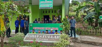 Translation of yatim piatu in english. Berbagi Kasih Pada Anak Yatim Piatu Melalui Penyaluran Zakat