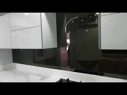 Tezgah arası cam ile tasarlanan mutfakların fotoğrafları i̇stediğiniz bir renk seçerek, düz bir tasarım da tercih edebilirsiniz. Mutfak Tezgah Arasi Cam Panel Fume Ayna Li Mutfak 3dcamtezgah Youtube