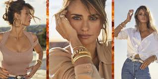 Cruz was born as the eldest of three and a natural performer; Penelope Cruz Etre Feministe N A Rien A Voir Avec L Idee De Se Maquiller Ou Pas Marie Claire