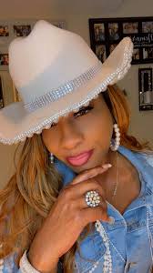 Hat lovers monday motivation and outfit inspiration