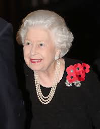 Pour ce mariage d'amour, il renonce à sa nationalité et à ses anciens titres nobiliaires, prend le nom de philip mountbatten et embrasse l'anglicanisme. La Reine Elizabeth Ii Engage Une Maquilleuse Un Seul Jour Dans L Annee Elle