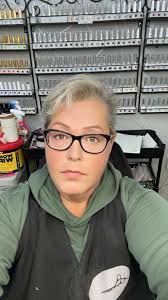 Hey yall just wanted to introduce myself I'm new to the group but I'm Zsa !  Lash tech, hairstylist and Cosmetology student who graduates in March. Also  a Cancer and a whole