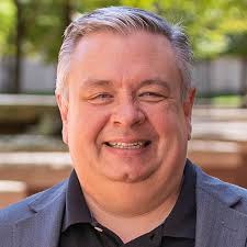 Robert Raper's Instagram, Twitter & Facebook