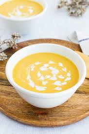 Diese Butternut Kurbissuppe Mit Kokosmilch Ist Sehr Cremig Und Ein Perfektes Herbstrezept Fur Kaltere Tage Und Herbstrezepte Kurbissuppe Kokosmilch Kurbissuppe