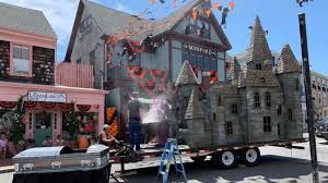 Adam sandler's latest netflix movie, hubie halloween, brings together an impressive cast with several cameos for fans to spot. Here S The Cast Of Hubie Halloween The Adam Sandler Netflix Movie Boston Com
