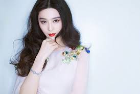 Nữ diễn viên tỏ ra thoải mái, thân thiện với phóng viên dù cô đang gặp nhiều khó khăn trong sự nghiệp. Rá»™ Tin Pháº¡m BÄƒng BÄƒng Bá»‹ Báº¯t Láº§n 2 Vi Gian Láº­n Thuáº¿ Bao NgÆ°á»i Lao Ä'á»™ng
