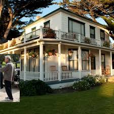 It is painted in oil on a sturdy primed professional gessobord panel, 1/8 thick. 70 Mission Inn Carmel Clint Eastwood 2021 Picture