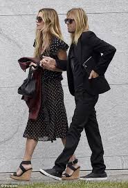 Rock Royalty Attend Funeral For Soundgarden S Chris Cornell Taylor Hawkins Chris Cornell Taylor Hawkins Wife