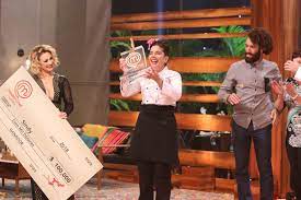Masterchef latino is an american competitive cooking show produced in spanish, based on the british masterchef series. Venezolana Sindy Lazo Gana El Master Chef Latino Efecto Cocuyo