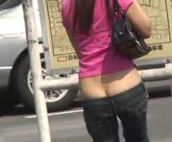 Asscrack in public