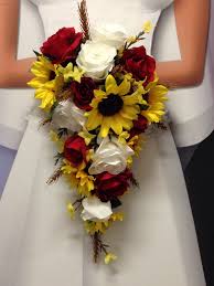 Maybe you would like to learn more about one of these? Sunflower And Red Rose Bouquet Sunflower Bouquet Sunflower Rose Bouquet Wedding Bouquet Red Rose Bouquet Bride Bouquet Weddings Bouquets Corsages Valresa Com