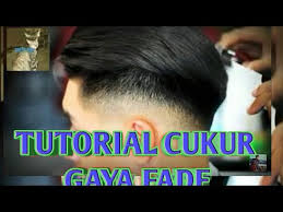Tetap dalam model fade yang lagi trend, namun potongan fade tersebut tidak terlalu ekstrim seperti high fade 35. Tutorial Cukur Rambut Gaya Fade Low Fade Youtube
