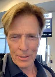 I strongly believe I am nothing without my fans, decades of acting would  mean nothing without you all. I really love you all❤️ I need words of  encouragement from my fans👇 |