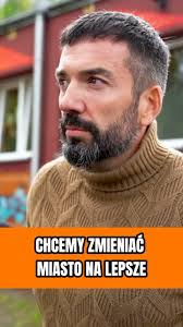 Artysta Mikołaj Rejs był dla nas oczywistym wyborem! 🧡Jego wrażliwość,  styl i umiejętność opowiadania obrazem doskonale oddają ideę, którą  chcieliśmy przekazać poprzez mural. O kulisach współpracy z artystą  opowiada Anna Gawlas z