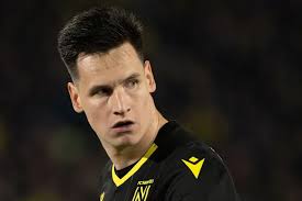 Lyon target Rémy Descamps as Anthony Lopes pushed towards exit