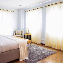 Dans une chambre à coucher, le choix du rideau doit se faire avec plus de précautions, car il n'hésitez pas également à harmoniser le linge de lit au reste de la décoration de la chambre pour un meilleur effet. Des Rideaux Design Pour Fenetres A Nancy Nos Conseils Deco