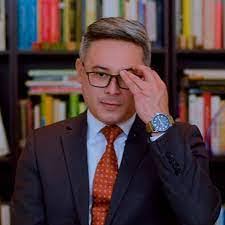 Efrain Arevalo's Instagram, Twitter & Facebook