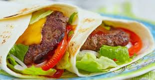 Recette De Tortillas Facon Burgers Au Steak Hache Maigre Et Crudites Recette Recette Tortilla Recette Recettes De Cuisine