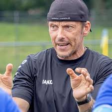 Coach Hoppe hat sein Team von A-Ligist TV Asberg gefordert