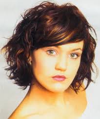 Wondering what you would look like with short hair? Kind Of Like The Bright Copper Gold Streaks But It S A Little Dark For Me Short Wavy Haircuts Wavy Haircuts Short Wavy Hairstyles For Women