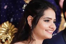 Nandini Singh's Instagram, Twitter & Facebook