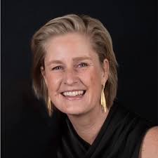 2023 wat een jaar! Begin dit jaar heb ik uitgesproken om te manifesteren  als zanger. Wat niet iedereen weet is dat naast mijn rol, als Business  Consultant IT bij Arval, zingen mijn