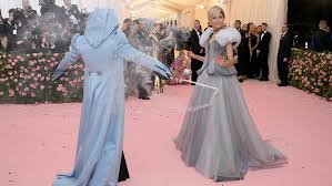 See every red carpet look from your favorite celebrities and designers at the metropolitan museum of art. Zendaya Wears Colour Changing Cinderella Dress To Met Gala In New York