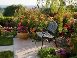 Alegeti dintre aceste modele de gardulete din lemn pentru gradina si aduceti un accent proaspat si elegant spatiului verde. Cum Sa Amenajezi Gradina In Stil Rustic Youtube