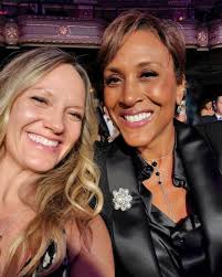 If you're wondering why robin roberts always has a huge smile on her face, it's most likely thanks to her longtime partner, amber laign! Robin Roberts Says She And Amber Laign Have Never Been Stronger People Com