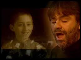 Se la gente usasse il cuore per decidere con semplicitа cosa e giusto e cosa no ci sarebbe tra noi molta piu felicitа. Andrea Bocelli Se La Gente Usasse Il Cuore Youtube
