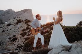 Die farbe schwarz strahlt ruhe u. Hochzeitskleider Palma De Mallorca Nuestras Novias