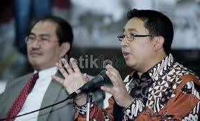 Fadli zon political crisis of may 1998 describes in great detail and the detail with highly accurate data, and he explained very well the background of the event. Fadli Zon Tulis Ulang Sejarah 1998