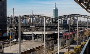 Rome2rio displays up to date schedules, route maps, journey times and. Deutschland Munchen Maxvorstadt Rund Um Die Hackerbrucke Bild 1812955 Erde In Bildern