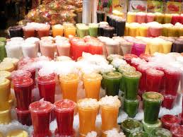 La Boqueria Barcelona Les Jus De Fruits Frais Presses A L Instant Recette Jus Jus De Fruit Jus De Fruits Frais