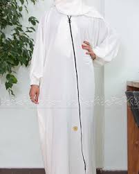 رقم الموديل ١٦٢٦ السعر ٢١٠ ريال عباية بكم زم من الحرير المغسول بلون ابيض وجيب سحاب بطرحة مثبتة ومناسبة للحج عبايات متجر جوهرة duster coat lab coat coat