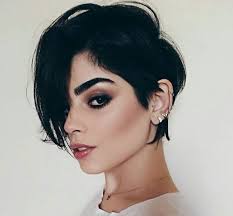 Style de cheveux en couches courtes et agitées 4. Coiffure Facile Cheveux Mi Court Cheveux T