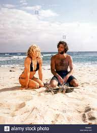 Madonna swept away film come on a my house 2002. Swept Away 2002 Screen Gems Film Mit Madonna Und Adriano Giannini Stockfotografie Alamy
