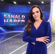 Buket aydın'ın estetiksiz hali daha doğal ve daha sade bir güzellik taşıyor. Kanal D Ana Haber Sunucusu Buket Aydin