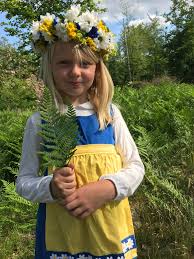 Leif & billy hälsar er alla en glad midsommar!tack till alla underbara människor som tittar, kommenterar och sprider vidare klippen! Glad Midsommar Happy Midsummer My Daughter Celebrating The Lovely Swedish Tradition Midsommar Pics