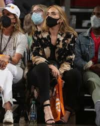 The singer attended game 5 of the nba finals in phoenix saturday night. Jum Lzvl Atfgm